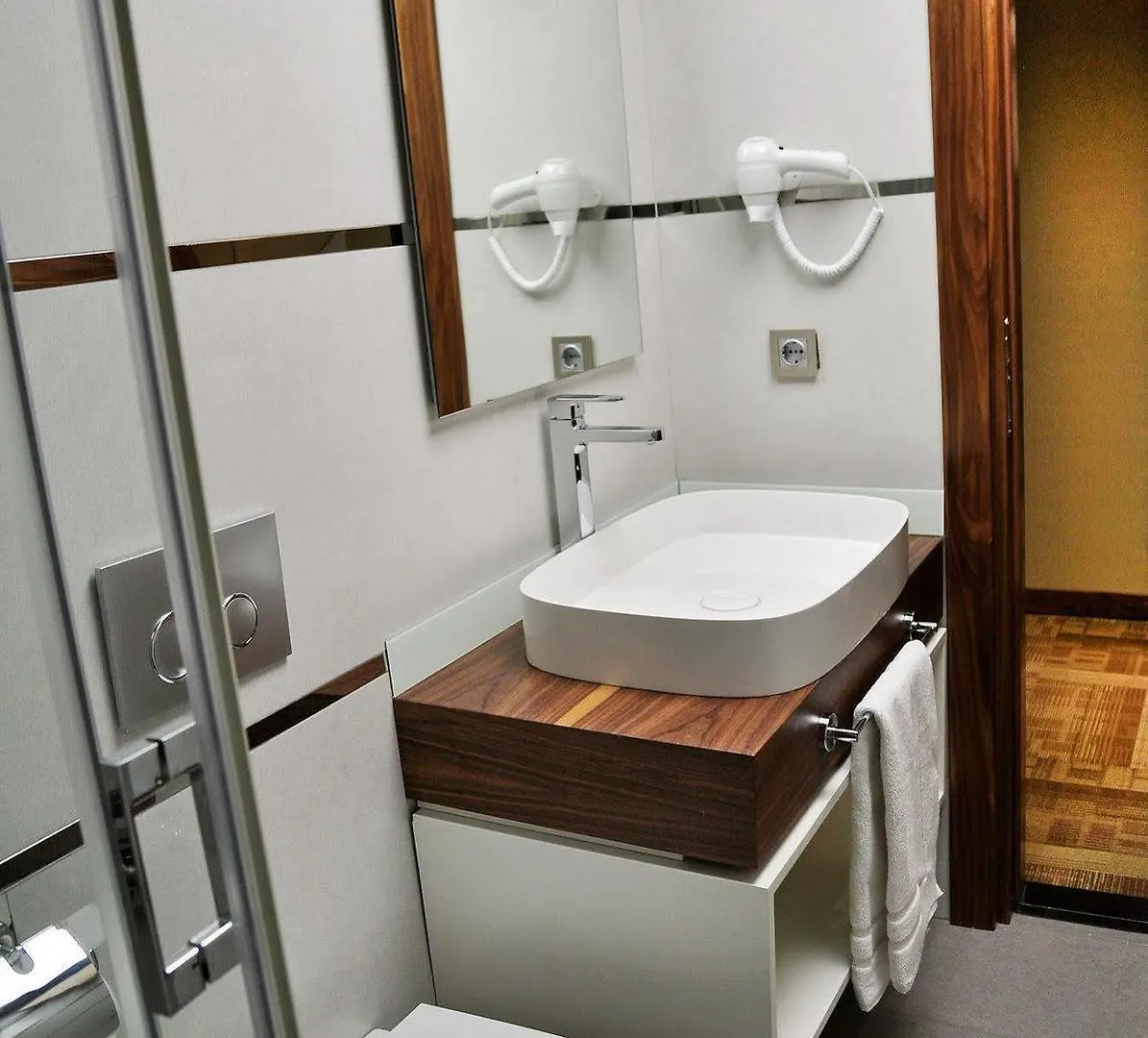 **  Avin Hotel Esmirna Turquia