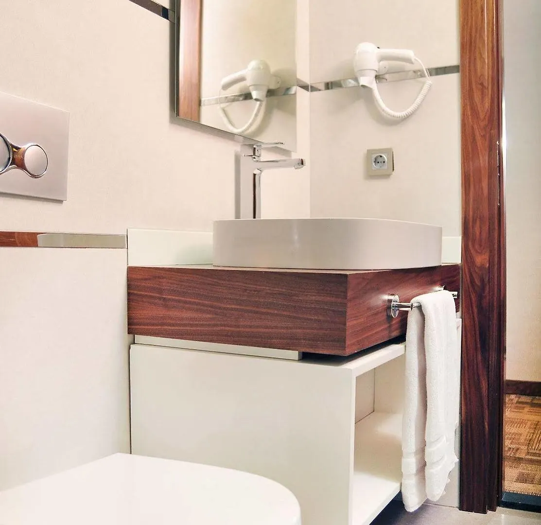 Avin Hotel Esmirna 2*,  Turquia