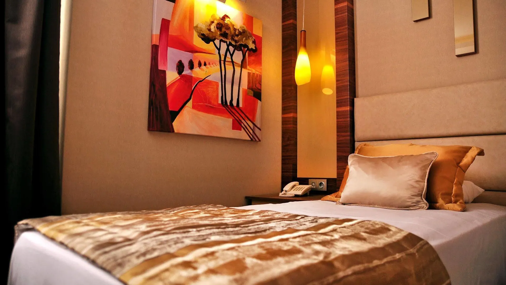 Avin Hotel Esmirna