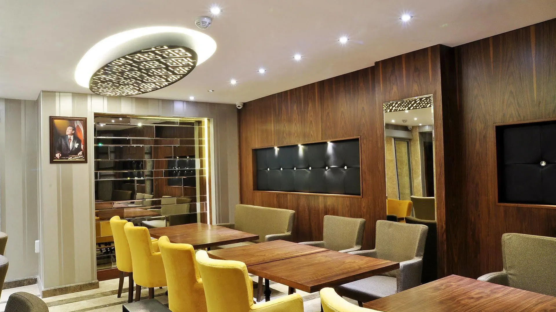 Avin Hotel Esmirna