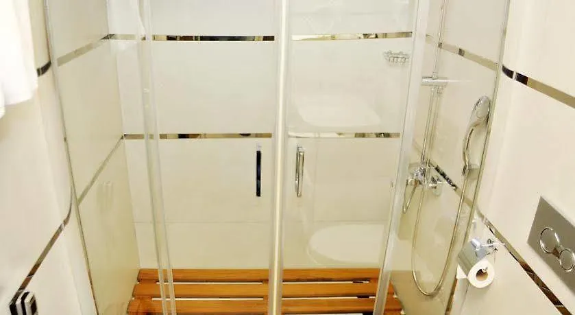Avin Hotel Esmirna