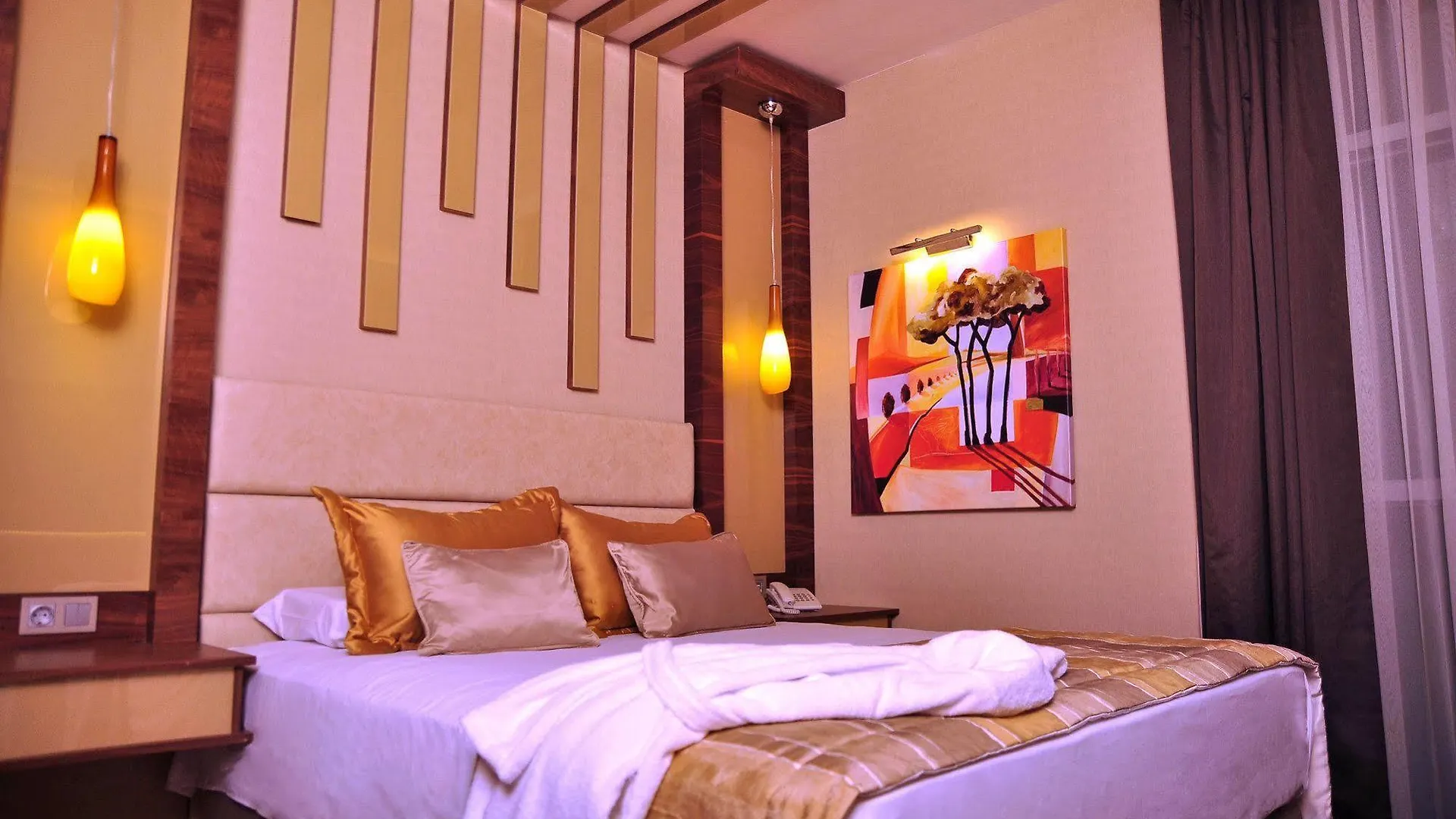 Avin Hotel Измир 2*,
